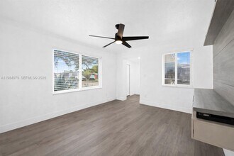 5721 SW 38th Ct in Davie, FL - Building Photo - Building Photo