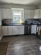158 Hayden Rowe St in Hopkinton, MA - Building Photo - Building Photo