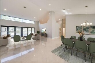 1180 Manor Ct in Weston, FL - Building Photo - Building Photo