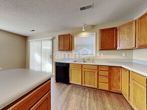 1732 Ammons Dr in Clemmons, NC - Foto de edificio - Building Photo