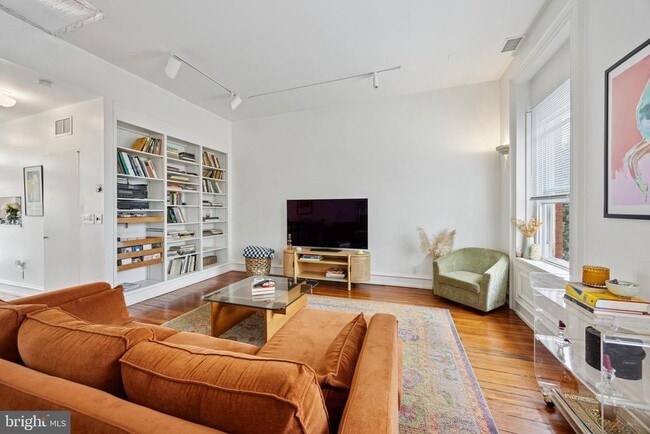 property at 1731 Bainbridge St