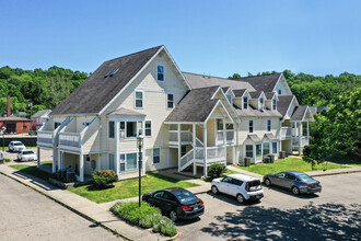 Sycamore Place in Athens, OH - Foto de edificio - Building Photo