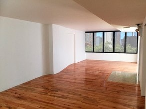 926 Second Ave in New York, NY - Building Photo - Building Photo