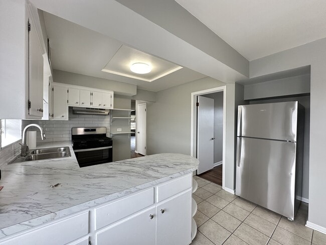 5837 W Addison St, Unit M07H in Chicago, IL - Building Photo - Building Photo