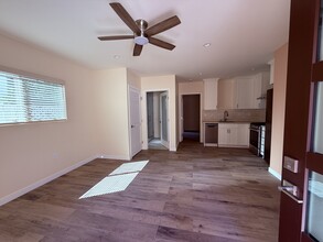 433 N Catalina St in Burbank, CA - Building Photo - Building Photo