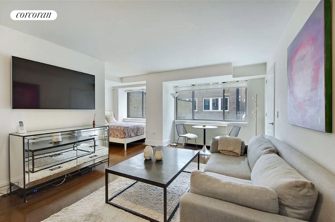 300 E 64th St in New York, NY - Building Photo