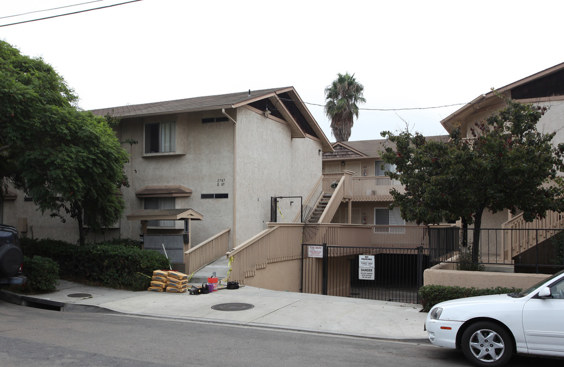 Vista De Oro Apartments in San Diego, CA - Building Photo