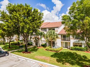 Hollywood Parc in Hollywood, FL - Building Photo - Building Photo