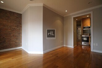 First Avenue, Unit 3 in New York, NY - Foto de edificio - Building Photo