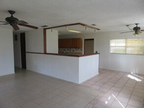 134 NW Peach St in Port St. Lucie, FL - Building Photo - Building Photo