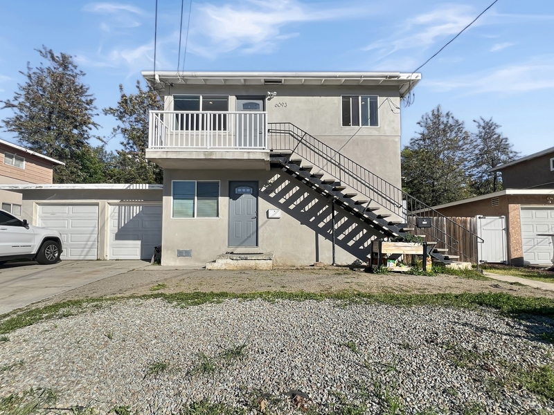 6093 Severin Dr in La Mesa, CA - Foto de edificio