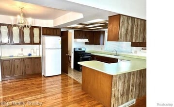 13770 White Cap Dr in Sterling Heights, MI - Building Photo - Building Photo