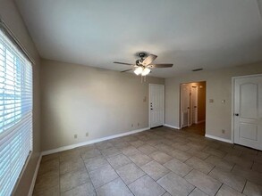 2720 Camelot Dr in Laredo, TX - Building Photo - Building Photo