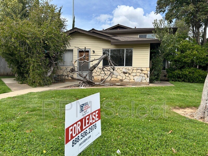 9005 Montoya St in Sacramento, CA - Building Photo