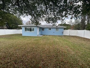 21570 SW Raintree St in Dunnellon, FL - Building Photo - Building Photo