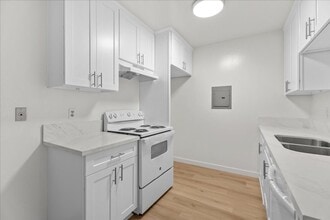 1707 Pacific Coast Hwy in Hermosa Beach, CA - Building Photo - Building Photo