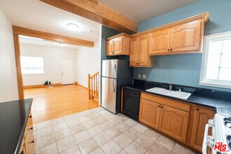 2400 Pacific Ave in Los Angeles, CA - Building Photo - Building Photo
