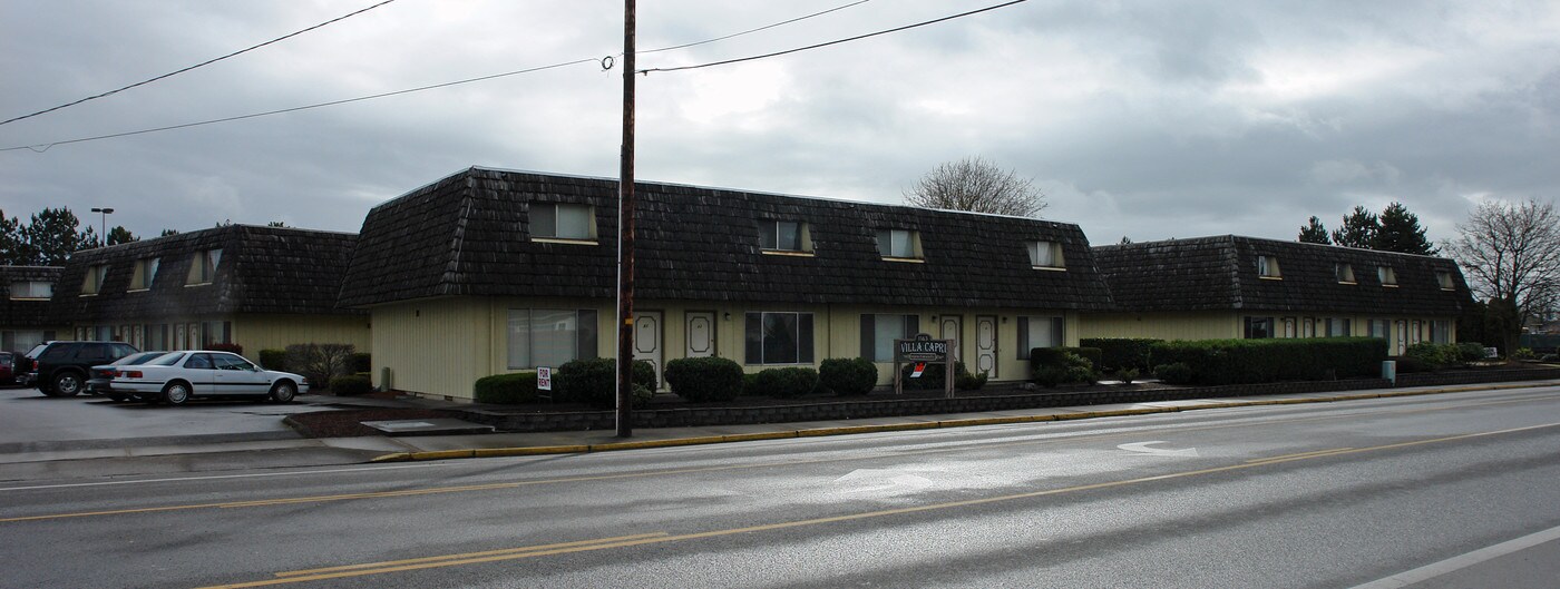 Villa Capri Apartments in Albany, OR - Building Photo