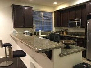 3071 Sunset Canyon Dr, Unit 213 in San Diego, CA - Building Photo - Building Photo