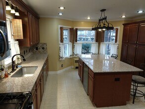 387 Feura Bush Rd in Glenmont, NY - Building Photo - Building Photo