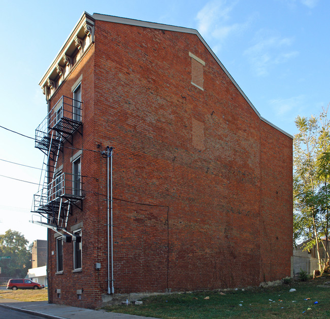 1609 Pleasant St in Cincinnati, OH - Building Photo - Building Photo