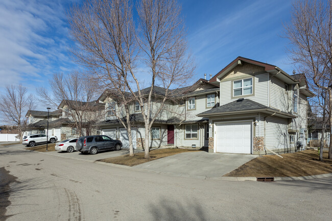 110 Harvest Gold Pl NE in Calgary, AB - Building Photo - Building Photo