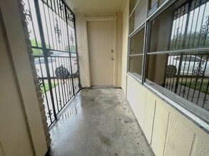 1406 Crawley Ct in Channelview, TX - Foto de edificio - Building Photo