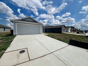 9175 Trails End in Seguin, TX - Building Photo - Building Photo