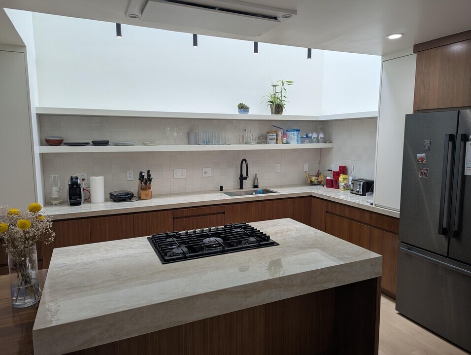 2503 28th St, Unit #4 in Santa Monica, CA - Building Photo