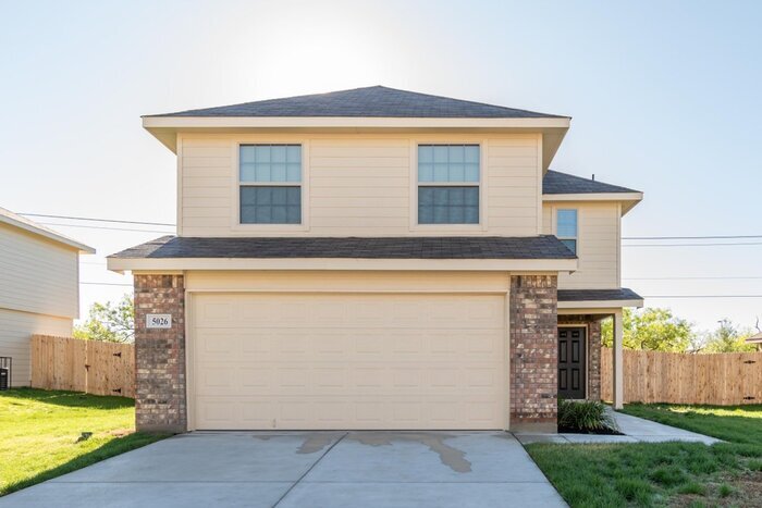 5026 War Horse Dr in San Antonio, TX - Building Photo