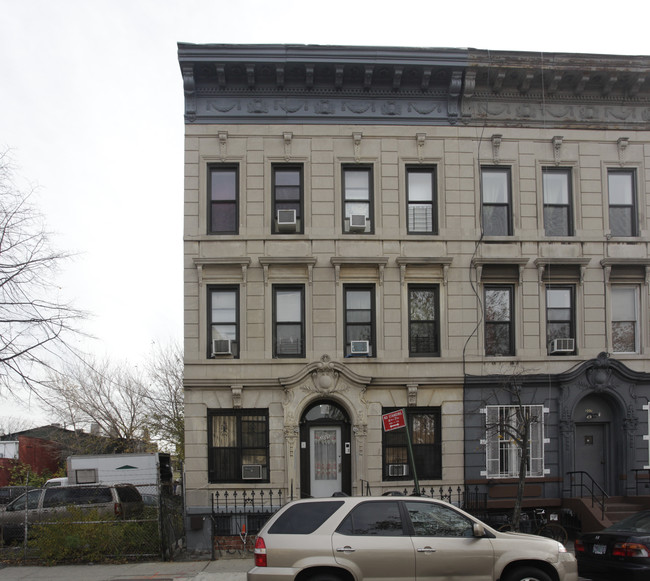 205 Franklin Ave in Brooklyn, NY - Building Photo - Building Photo