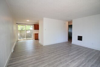 1127-1127 NE 183rd Ave in Portland, OR - Building Photo - Building Photo