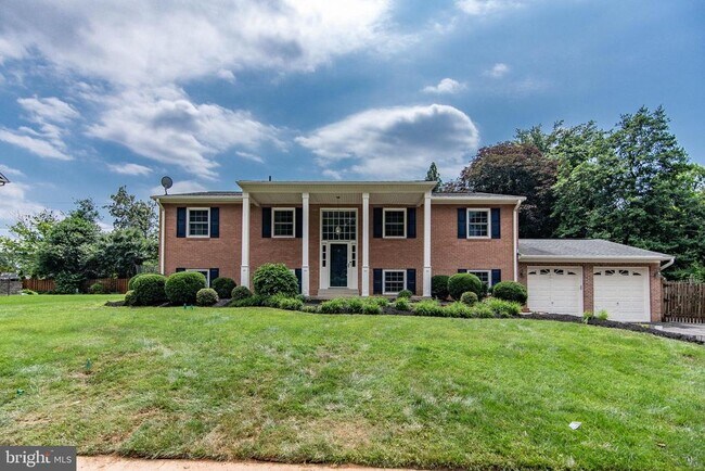 property at 402 Holloway Ct NE