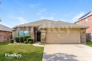 517 Stone Crossing Ln in Fort Worth, TX - Building Photo
