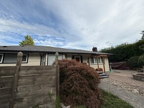 580 N 13th St in Coos Bay, OR - Building Photo - Building Photo