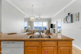 10713 Front Beach Rd in Panama City Beach, FL - Foto de edificio - Building Photo
