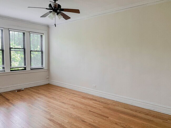 2175 W Giddings St, Unit 1F in Chicago, IL - Building Photo - Building Photo