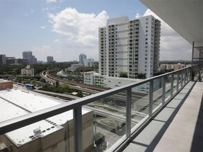79 SW 12th St in Miami, FL - Foto de edificio - Building Photo