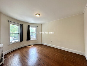 692 Columbia Rd, Unit 2 in Boston, MA - Building Photo - Building Photo