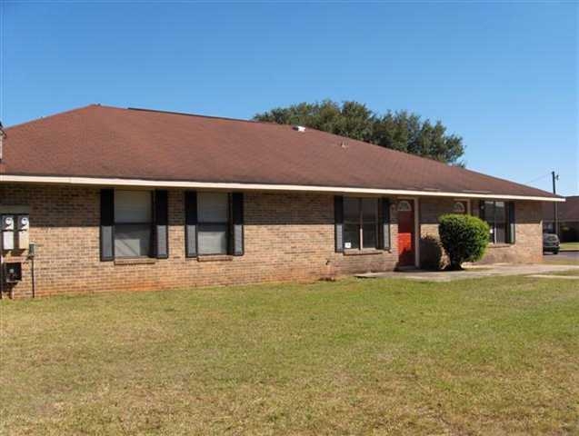 Asbury Oaks in Daleville, AL - Building Photo