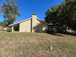 950 Magnolia Ln in Lancaster, TX - Building Photo - Building Photo