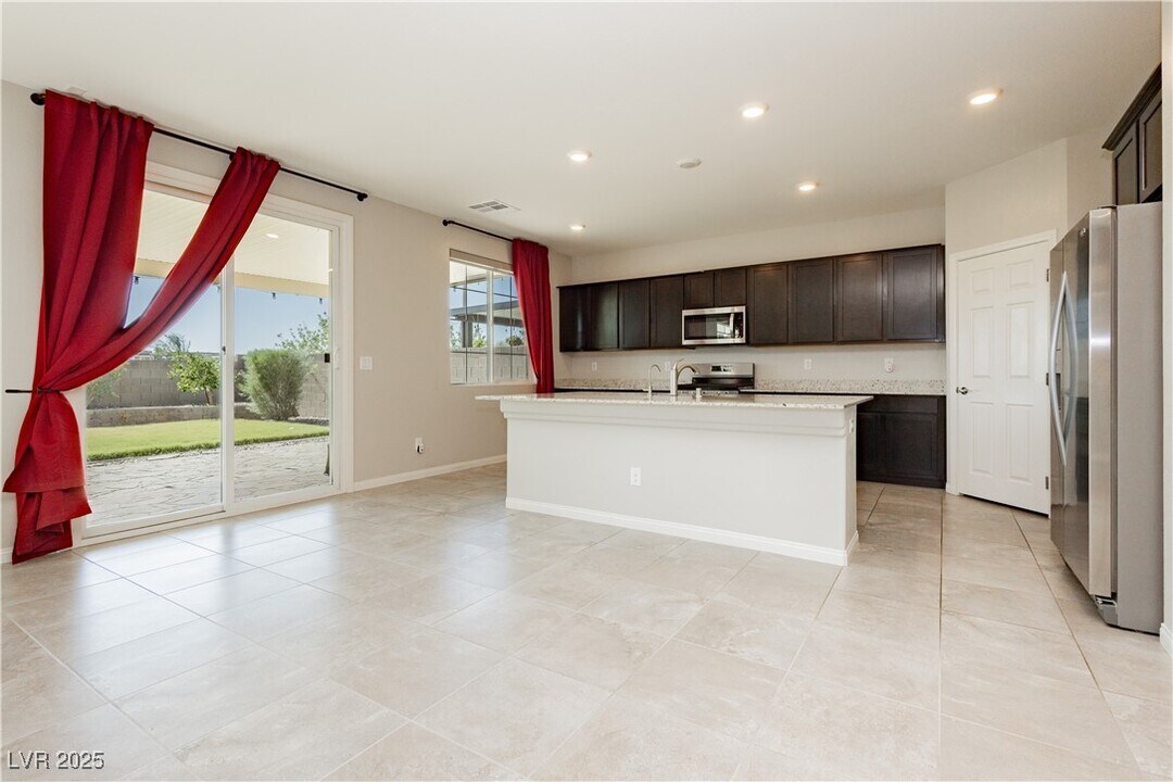 4435 Stardusk Falls Ave in North Las Vegas, NV - Building Photo