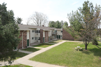 Evergreen Apartments in Stevens Point, WI - Building Photo - Building Photo