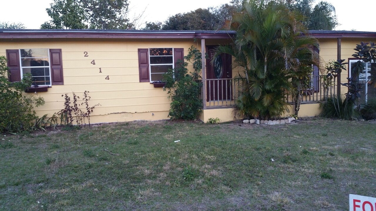 2414 Greenway Dr in Sebring, FL - Building Photo