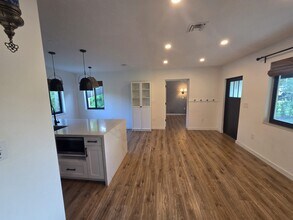8 Corydon Dr in Miami Springs, FL - Building Photo - Building Photo