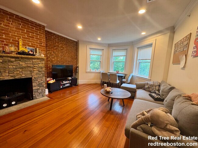 1616 Beacon St in Brookline, MA - Foto de edificio - Building Photo