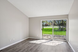8327 Victoria Dr in Victoria, MN - Building Photo - Building Photo