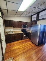 321 N Main St, Unit Unit A in Hendersonville, NC - Building Photo
