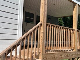 215 N Logan St in Burlington, NC - Building Photo