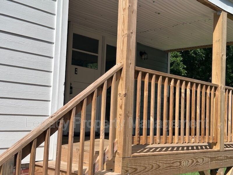 215 N Logan St in Burlington, NC - Building Photo